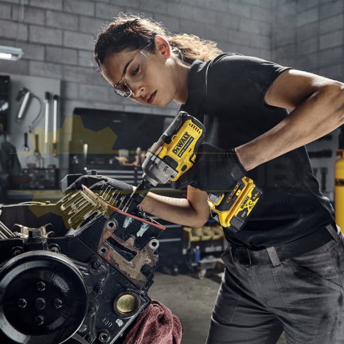 Акумулаторен ударен гайковерт DeWALT DCF891N-XJ SOLO, 18V, 1084 Nm, 2000 об/мин., 3250 уд/мин - 